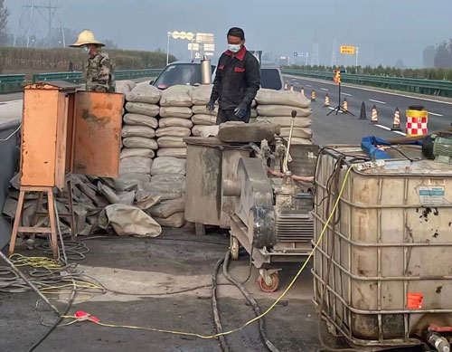 思礼镇高速路病害处理